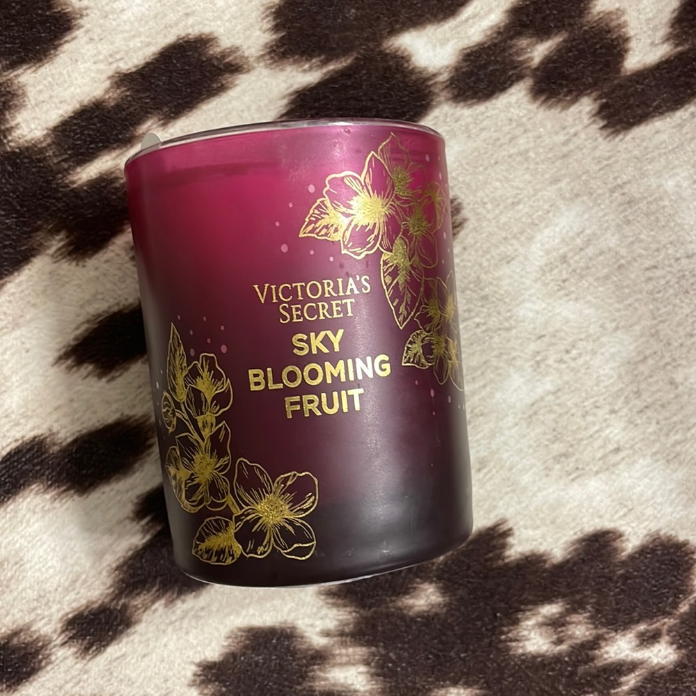 Victoria’s Secret sky blooming fruit candle